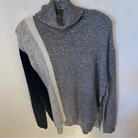Athleta color block turtle neck sweater side slits high low straight hem Sz Med - Picture 2 of 12